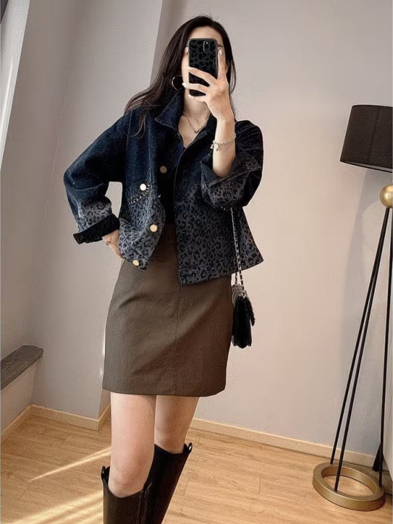 Women'S Lapel Gradient Leopard Print Denim Jacket Loose Cropped Coat with Metal Buttons And Chain Decor Pockets for Street Daily Dating And Casual Outfits Trendy Color Block Leopard
