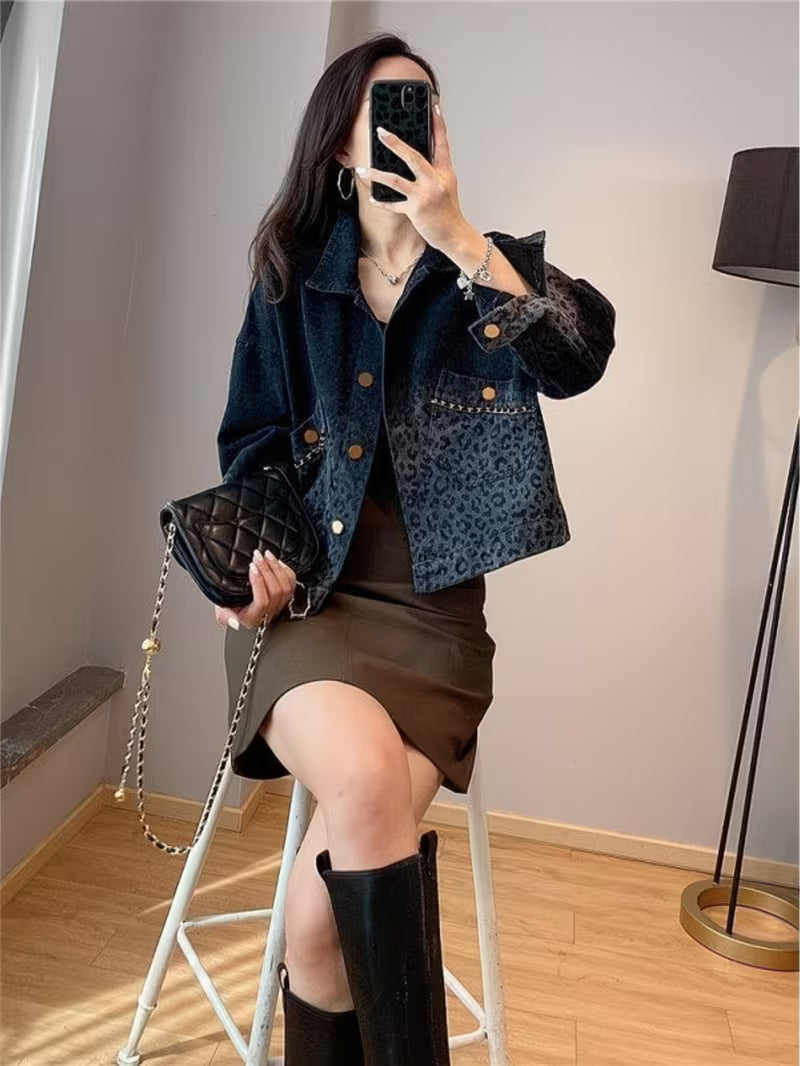 Women'S Lapel Gradient Leopard Print Denim Jacket Loose Cropped Coat with Metal Buttons And Chain Decor Pockets for Street Daily Dating And Casual Outfits Trendy Color Block Leopard