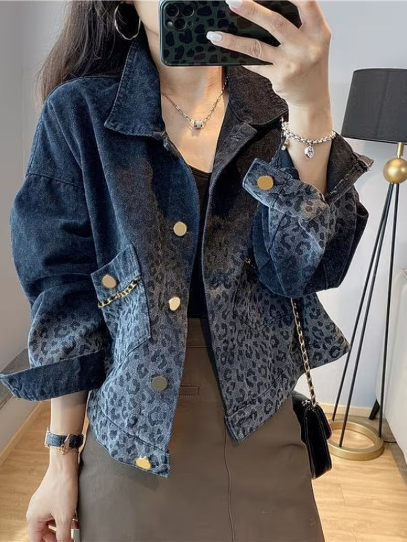 Women'S Lapel Gradient Leopard Print Denim Jacket Loose Cropped Coat with Metal Buttons And Chain Decor Pockets for Street Daily Dating And Casual Outfits Trendy Color Block Leopard