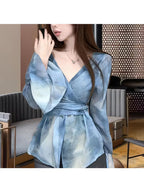 Shirt for Chubby Sisters That Makes You Look Slimmer, Featuring a Retro Blue Tie-dye Design with Ribbons, Bell Sleeves, and a Cinched Waist