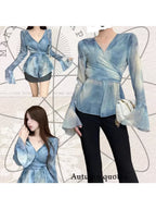 Shirt for Chubby Sisters That Makes You Look Slimmer, Featuring a Retro Blue Tie-dye Design with Ribbons, Bell Sleeves, and a Cinched Waist